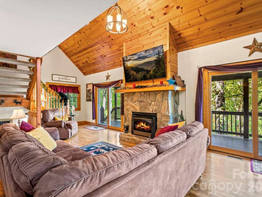 160 Bridle Drive, Maggie Valley, NC 28751.  MLS# CAR4404960, YatesRealty ID 37464. 