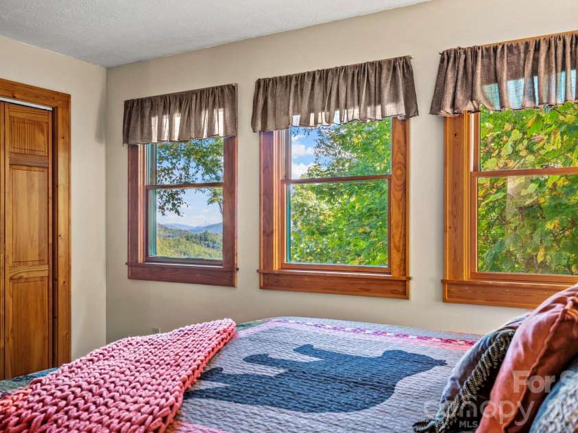 160 Bridle Drive, Maggie Valley, NC 28751.  MLS# CAR4404960, YatesRealty ID 37464. 