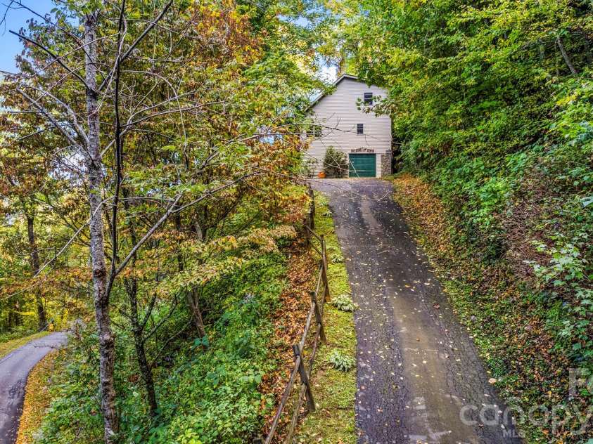 160 Bridle Drive, Maggie Valley, NC 28751.  MLS# CAR4404960, YatesRealty ID 37464. 