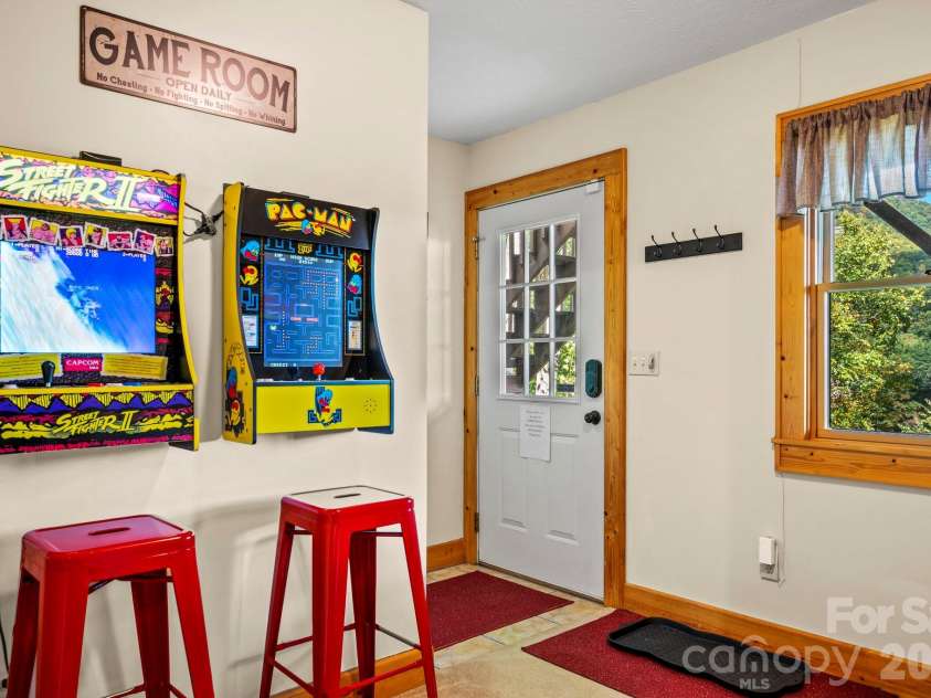 160 Bridle Drive, Maggie Valley, NC 28751.  MLS# CAR4404960, YatesRealty ID 37464. 