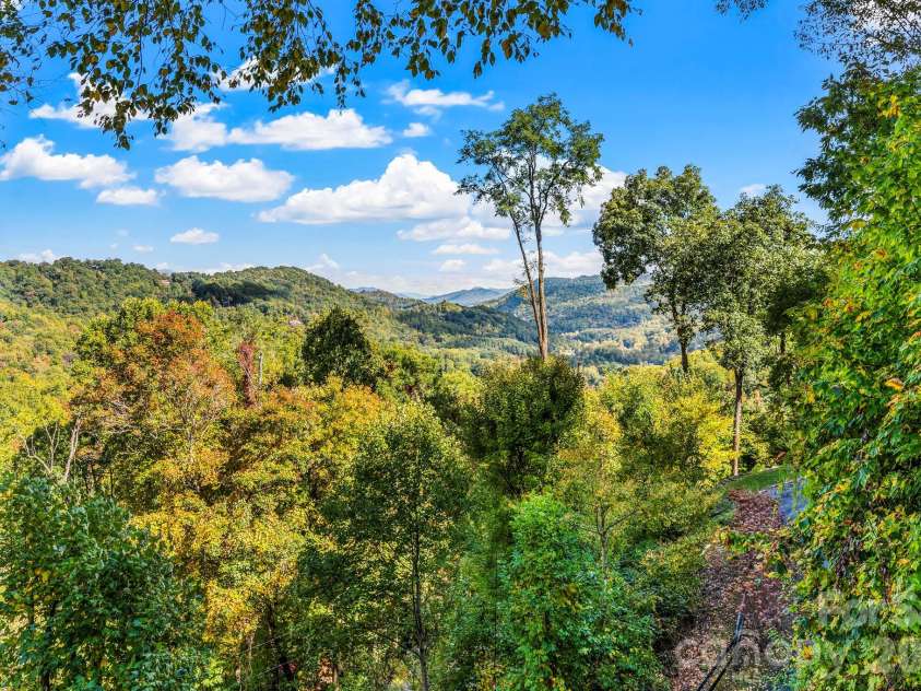 160 Bridle Drive, Maggie Valley, NC 28751.  MLS# CAR4404960, YatesRealty ID 37464. 