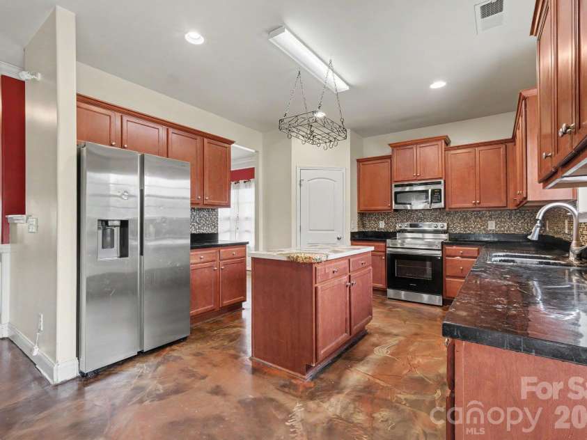806 Brooke Nicole Place, Charlotte, NC 28213.  MLS# CAR4404624, YatesRealty ID 37466. 