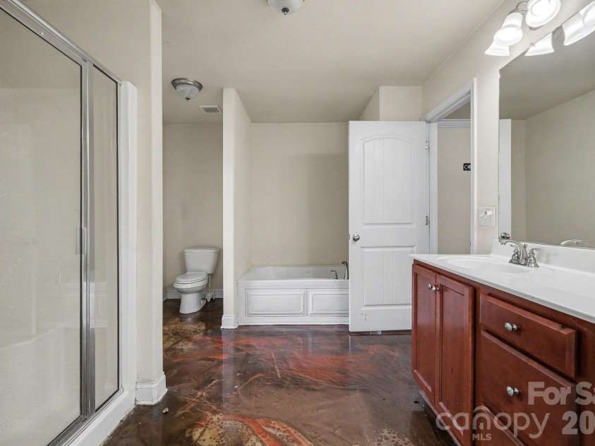 806 Brooke Nicole Place, Charlotte, NC 28213.  MLS# CAR4404624, YatesRealty ID 37466. 