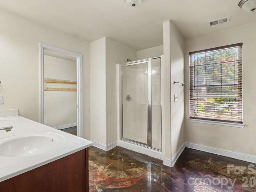 806 Brooke Nicole Place, Charlotte, NC 28213.  MLS# CAR4404624, YatesRealty ID 37466. 