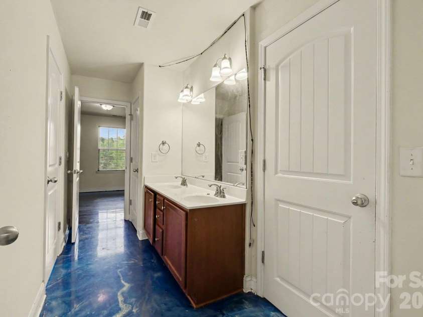 806 Brooke Nicole Place, Charlotte, NC 28213.  MLS# CAR4404624, YatesRealty ID 37466. 