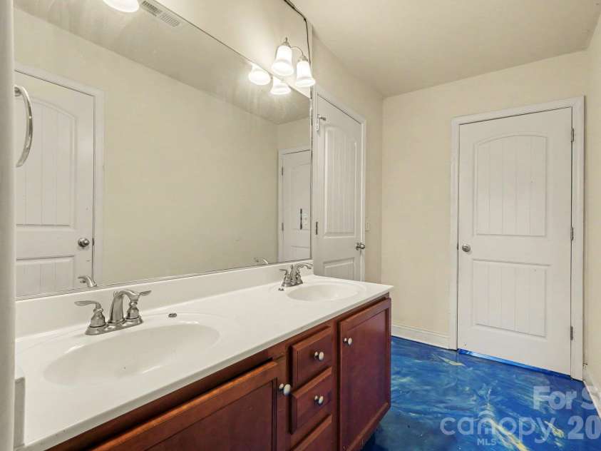 806 Brooke Nicole Place, Charlotte, NC 28213.  MLS# CAR4404624, YatesRealty ID 37466. 