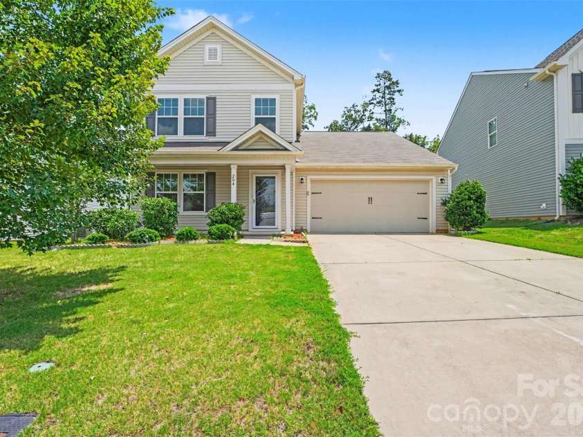 204 Hidden Lakes Road, Statesville, NC 28677.  MLS# CAR4405035, YatesRealty ID 37468. 