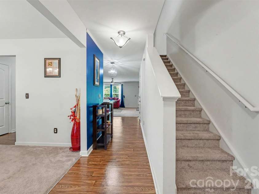 204 Hidden Lakes Road, Statesville, NC 28677.  MLS# CAR4405035, YatesRealty ID 37468. 
