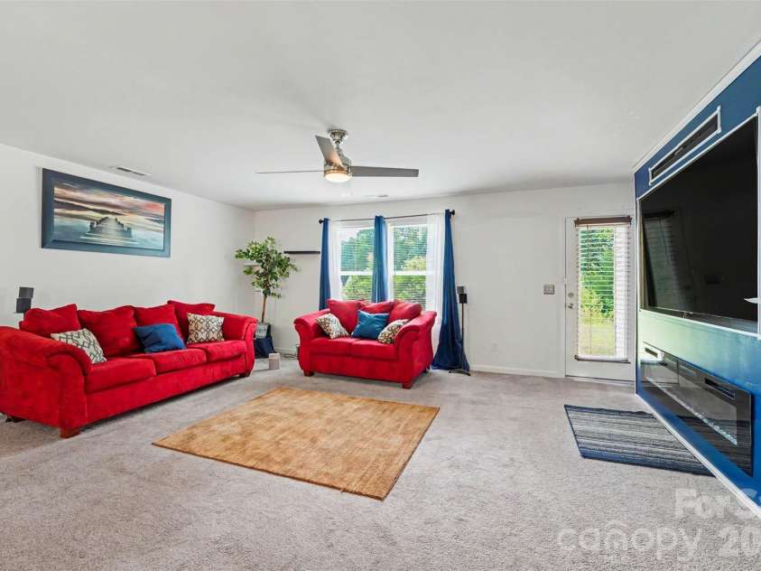 204 Hidden Lakes Road, Statesville, NC 28677.  MLS# CAR4405035, YatesRealty ID 37468. 