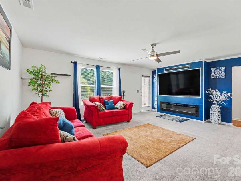 204 Hidden Lakes Road, Statesville, NC 28677.  MLS# CAR4405035, YatesRealty ID 37468. 