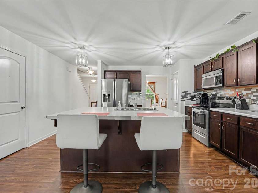 204 Hidden Lakes Road, Statesville, NC 28677.  MLS# CAR4405035, YatesRealty ID 37468. 