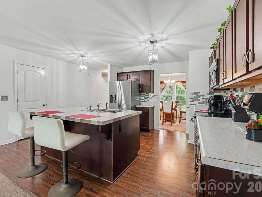 204 Hidden Lakes Road, Statesville, NC 28677.  MLS# CAR4405035, YatesRealty ID 37468. 
