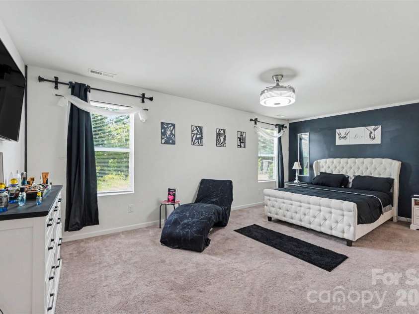 204 Hidden Lakes Road, Statesville, NC 28677.  MLS# CAR4405035, YatesRealty ID 37468. 