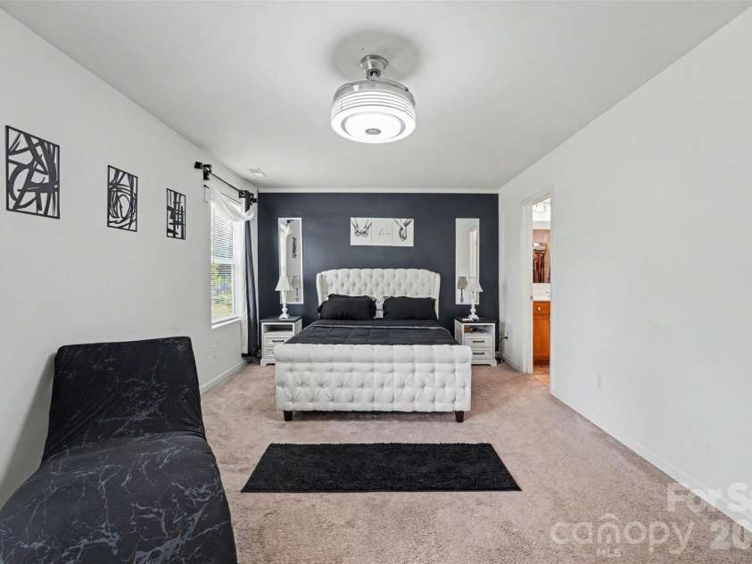204 Hidden Lakes Road, Statesville, NC 28677.  MLS# CAR4405035, YatesRealty ID 37468. 