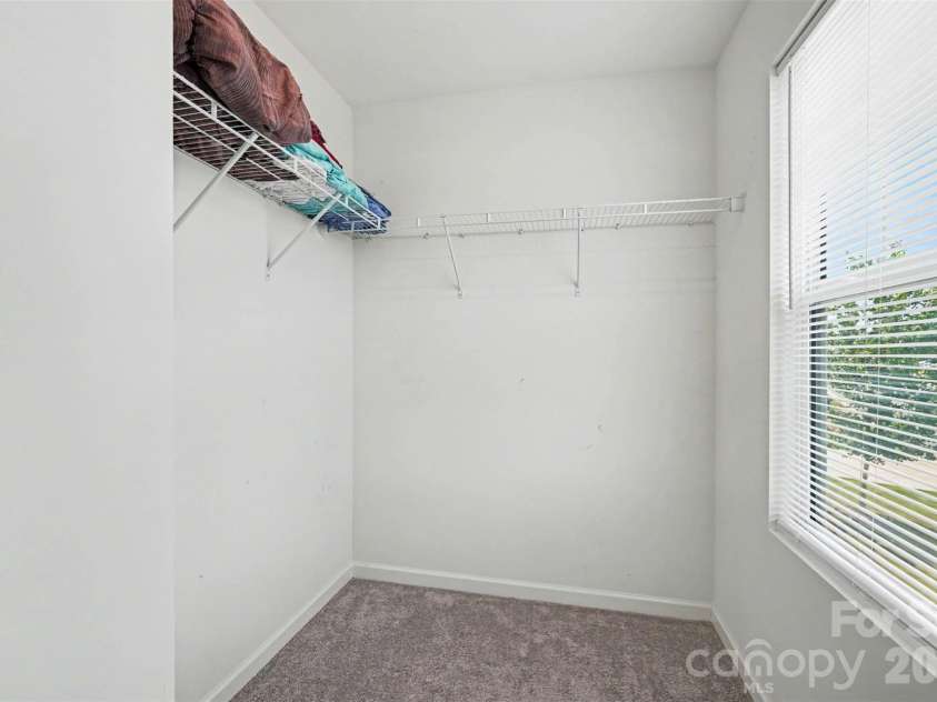 204 Hidden Lakes Road, Statesville, NC 28677.  MLS# CAR4405035, YatesRealty ID 37468. 