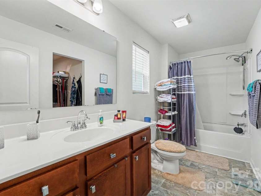 204 Hidden Lakes Road, Statesville, NC 28677.  MLS# CAR4405035, YatesRealty ID 37468. 