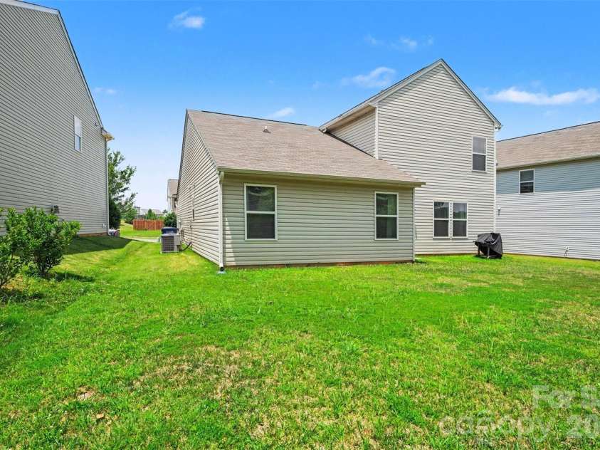 204 Hidden Lakes Road, Statesville, NC 28677.  MLS# CAR4405035, YatesRealty ID 37468. 