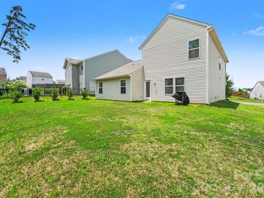 204 Hidden Lakes Road, Statesville, NC 28677.  MLS# CAR4405035, YatesRealty ID 37468. 