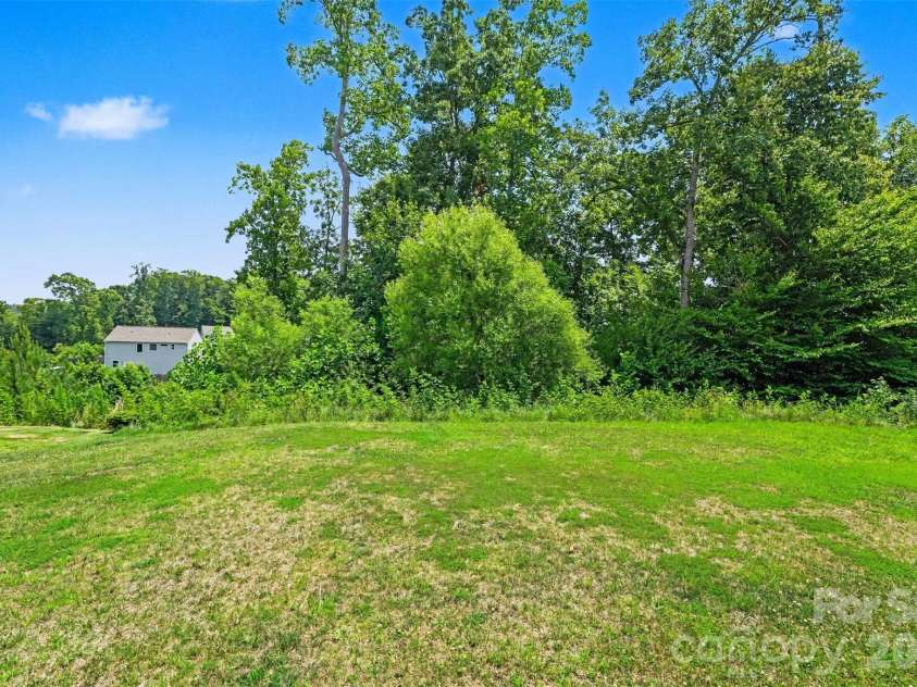 204 Hidden Lakes Road, Statesville, NC 28677.  MLS# CAR4405035, YatesRealty ID 37468. 