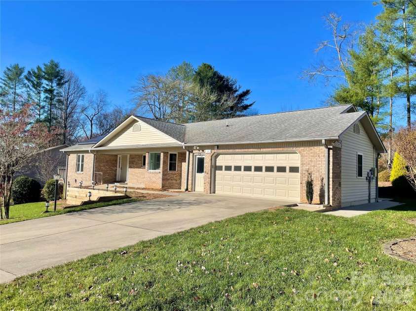 23 St. Andrews Drive, Etowah, NC 28729.  MLS# CAR4248416, YatesRealty ID 3747. 