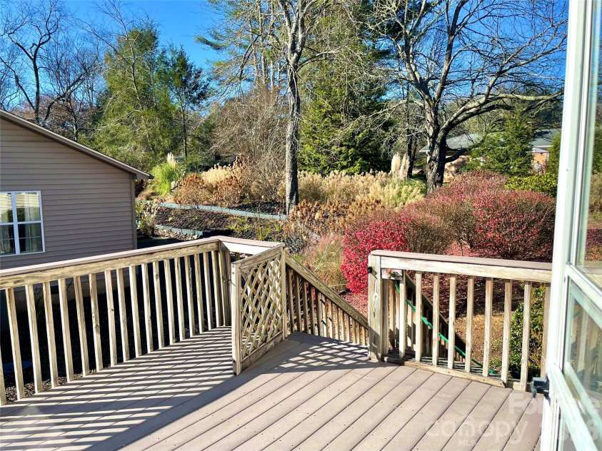 23 St. Andrews Drive, Etowah, NC 28729.  MLS# CAR4248416, YatesRealty ID 3747. 