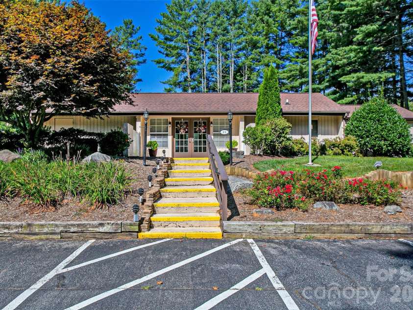 23 St. Andrews Drive, Etowah, NC 28729.  MLS# CAR4248416, YatesRealty ID 3747. 