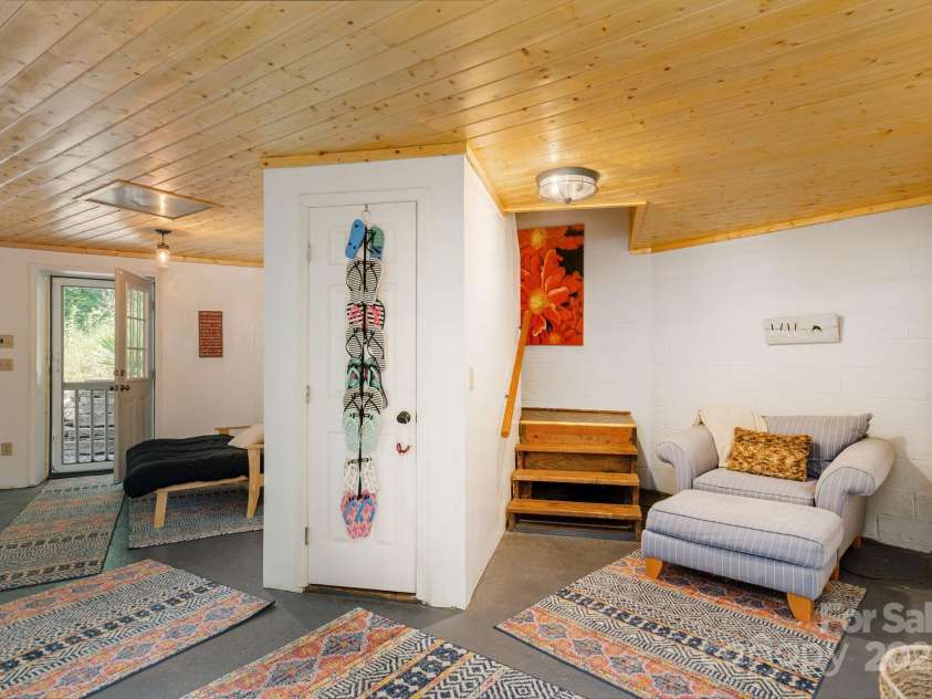 78 Bryant Road, Swannanoa, NC 28778.  MLS# CAR4281860, YatesRealty ID 3747. 