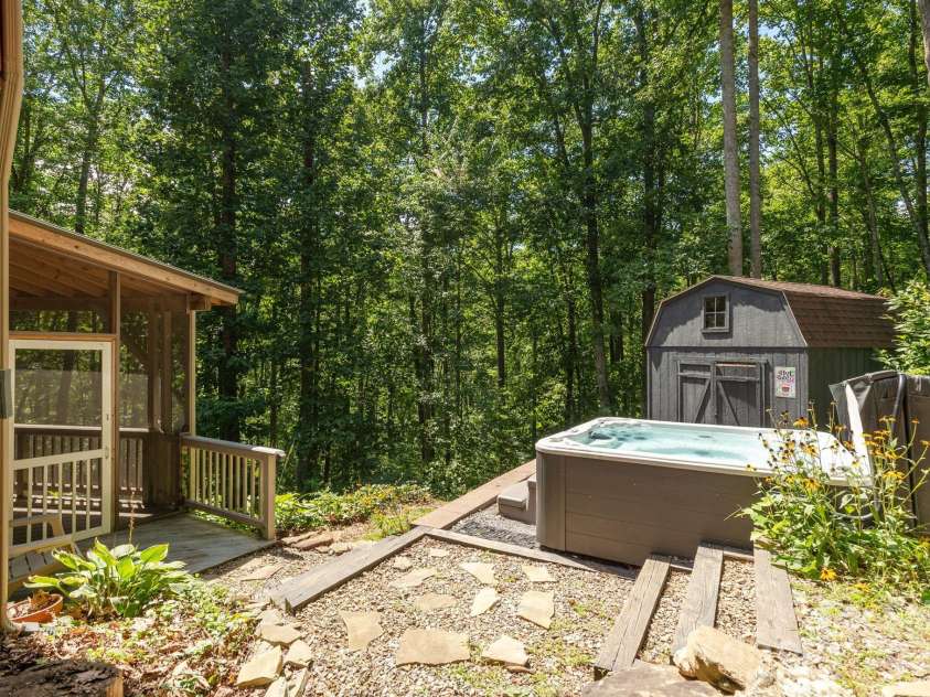 78 Bryant Road, Swannanoa, NC 28778.  MLS# CAR4281860, YatesRealty ID 3747. 