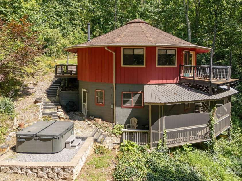 78 Bryant Road, Swannanoa, NC 28778.  MLS# CAR4281860, YatesRealty ID 3747. 