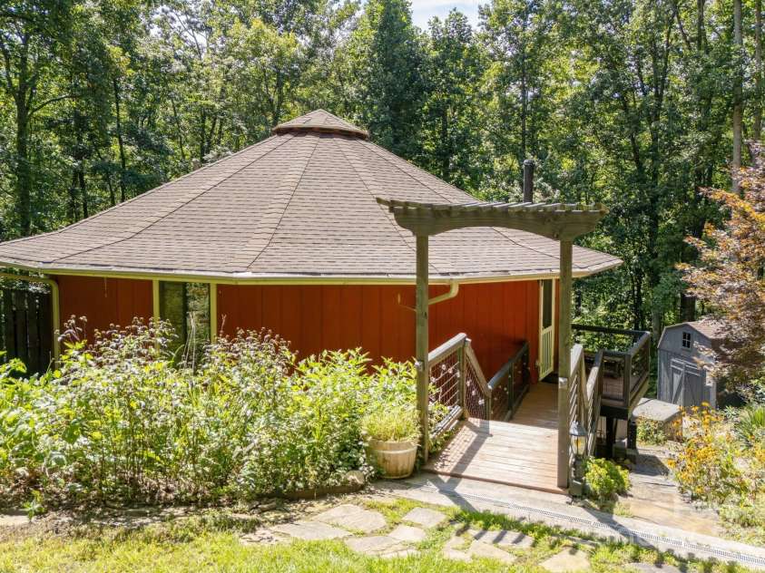 78 Bryant Road, Swannanoa, NC 28778.  MLS# CAR4281860, YatesRealty ID 3747. 