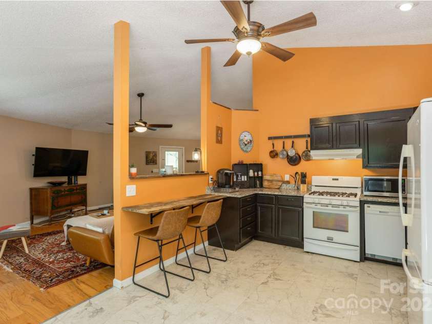 78 Bryant Road, Swannanoa, NC 28778.  MLS# CAR4281860, YatesRealty ID 3747. 