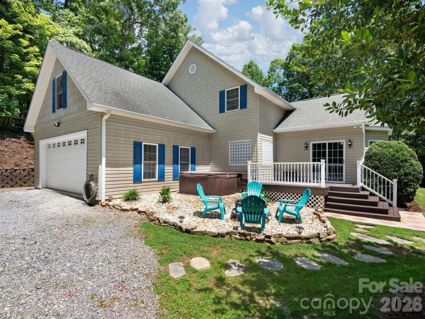 49 Indian Ridge Trail, Hendersonville, NC 28739.  MLS# CAR4401659, YatesRealty ID 37471. 