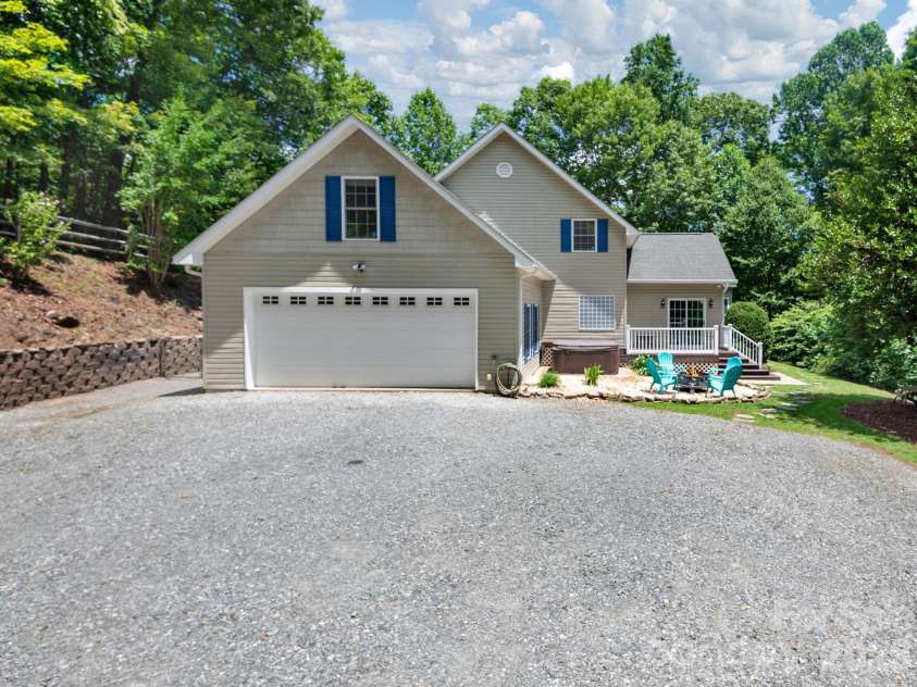 49 Indian Ridge Trail, Hendersonville, NC 28739.  MLS# CAR4401659, YatesRealty ID 37471. 
