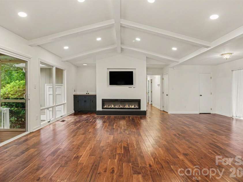 8225 Strawberry Lane, Charlotte, NC 28277.  MLS# CAR4400991, YatesRealty ID 37472. 