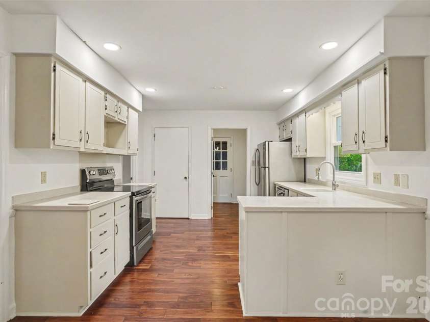 8225 Strawberry Lane, Charlotte, NC 28277.  MLS# CAR4400991, YatesRealty ID 37472. 