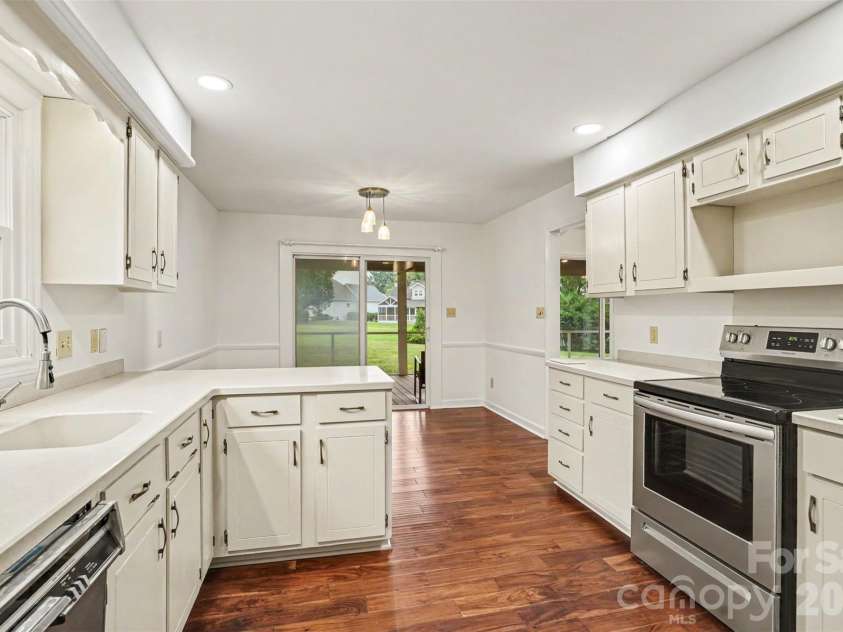 8225 Strawberry Lane, Charlotte, NC 28277.  MLS# CAR4400991, YatesRealty ID 37472. 