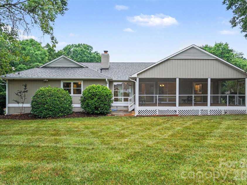8225 Strawberry Lane, Charlotte, NC 28277.  MLS# CAR4400991, YatesRealty ID 37472. 