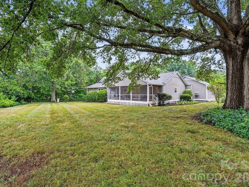 8225 Strawberry Lane, Charlotte, NC 28277.  MLS# CAR4400991, YatesRealty ID 37472. 