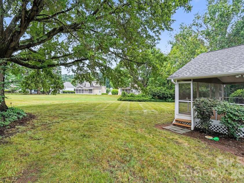 8225 Strawberry Lane, Charlotte, NC 28277.  MLS# CAR4400991, YatesRealty ID 37472. 