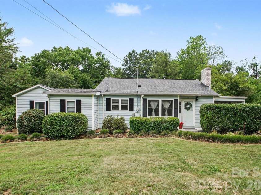 111 Cove Avenue, Mount Holly, NC 28120.  MLS# CAR4389583, YatesRealty ID 37473. 