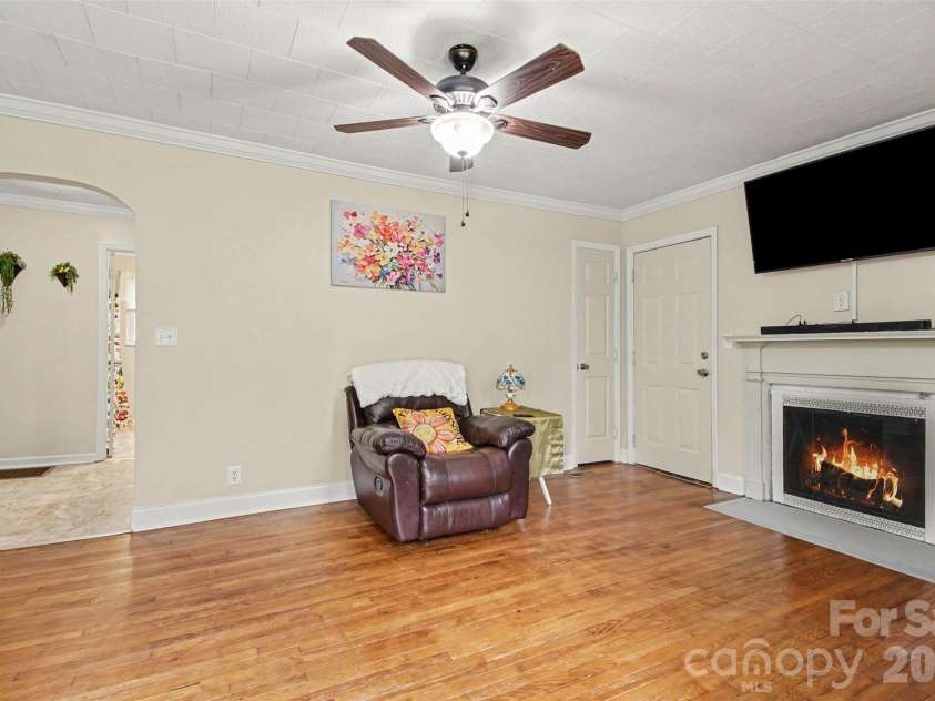 111 Cove Avenue, Mount Holly, NC 28120.  MLS# CAR4389583, YatesRealty ID 37473. 