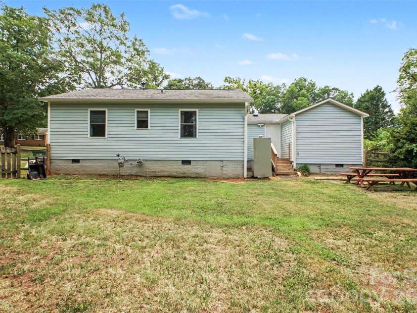 111 Cove Avenue, Mount Holly, NC 28120.  MLS# CAR4389583, YatesRealty ID 37473. 