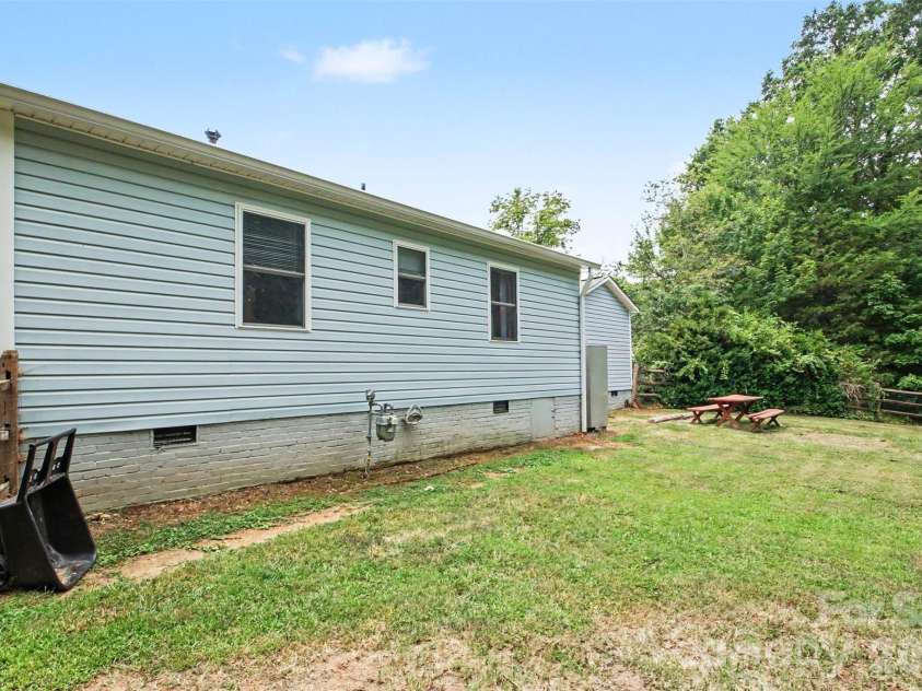 111 Cove Avenue, Mount Holly, NC 28120.  MLS# CAR4389583, YatesRealty ID 37473. 