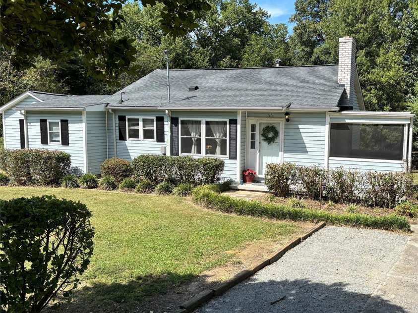 111 Cove Avenue, Mount Holly, NC 28120.  MLS# CAR4389583, YatesRealty ID 37473. 
