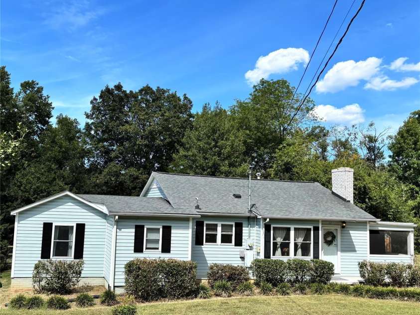111 Cove Avenue, Mount Holly, NC 28120.  MLS# CAR4389583, YatesRealty ID 37473. 