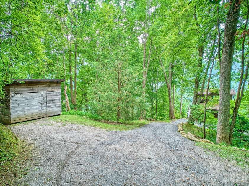 171 Jade Drive, Clyde, NC 28721.  MLS# CAR4404580, YatesRealty ID 37474. 