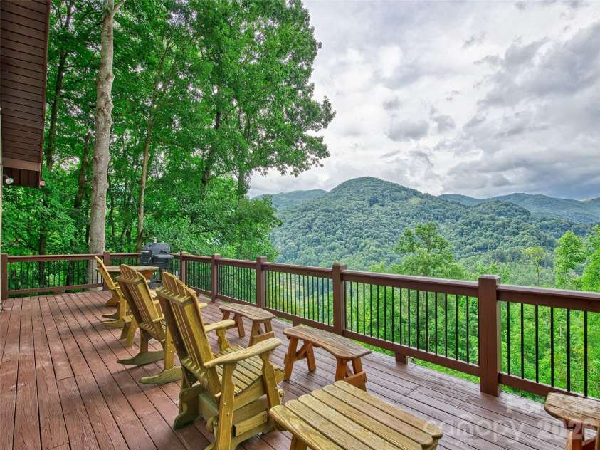 171 Jade Drive, Clyde, NC 28721.  MLS# CAR4404580, YatesRealty ID 37474. 