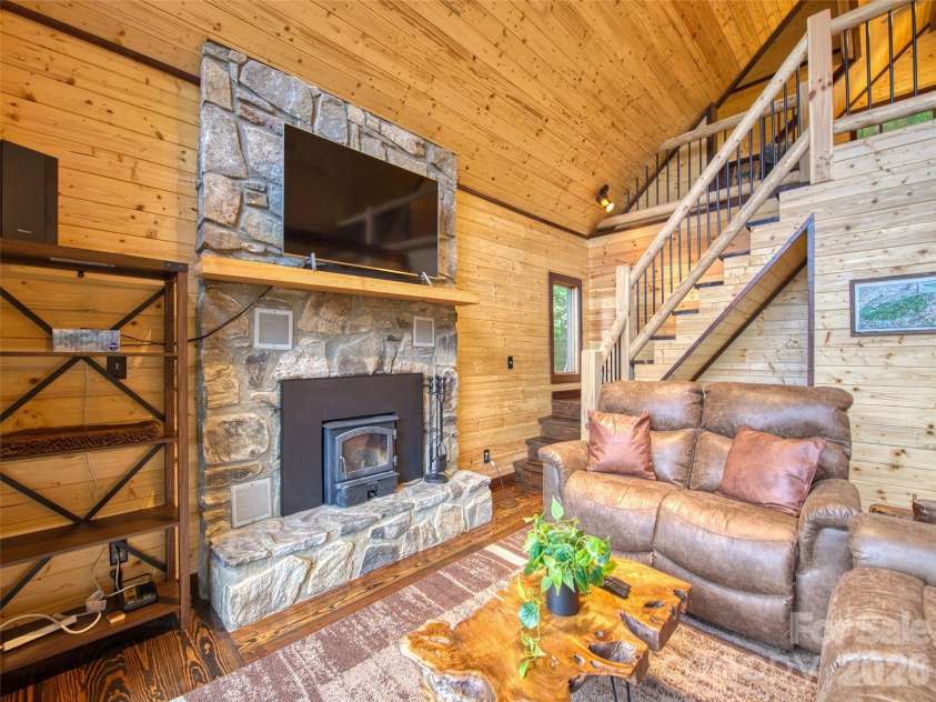 171 Jade Drive, Clyde, NC 28721.  MLS# CAR4404580, YatesRealty ID 37474. 