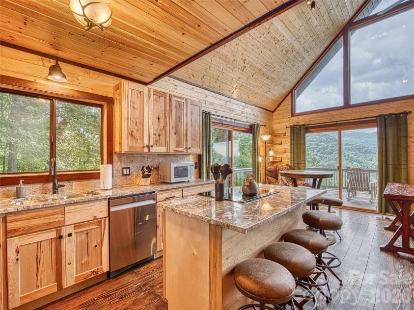 171 Jade Drive, Clyde, NC 28721.  MLS# CAR4404580, YatesRealty ID 37474. 