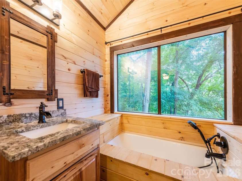 171 Jade Drive, Clyde, NC 28721.  MLS# CAR4404580, YatesRealty ID 37474. 